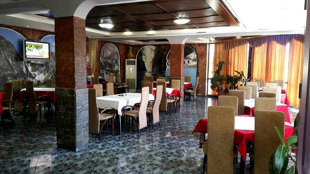 Ramis Hotel & Outdoor Sports Center Permet Bagian luar foto
